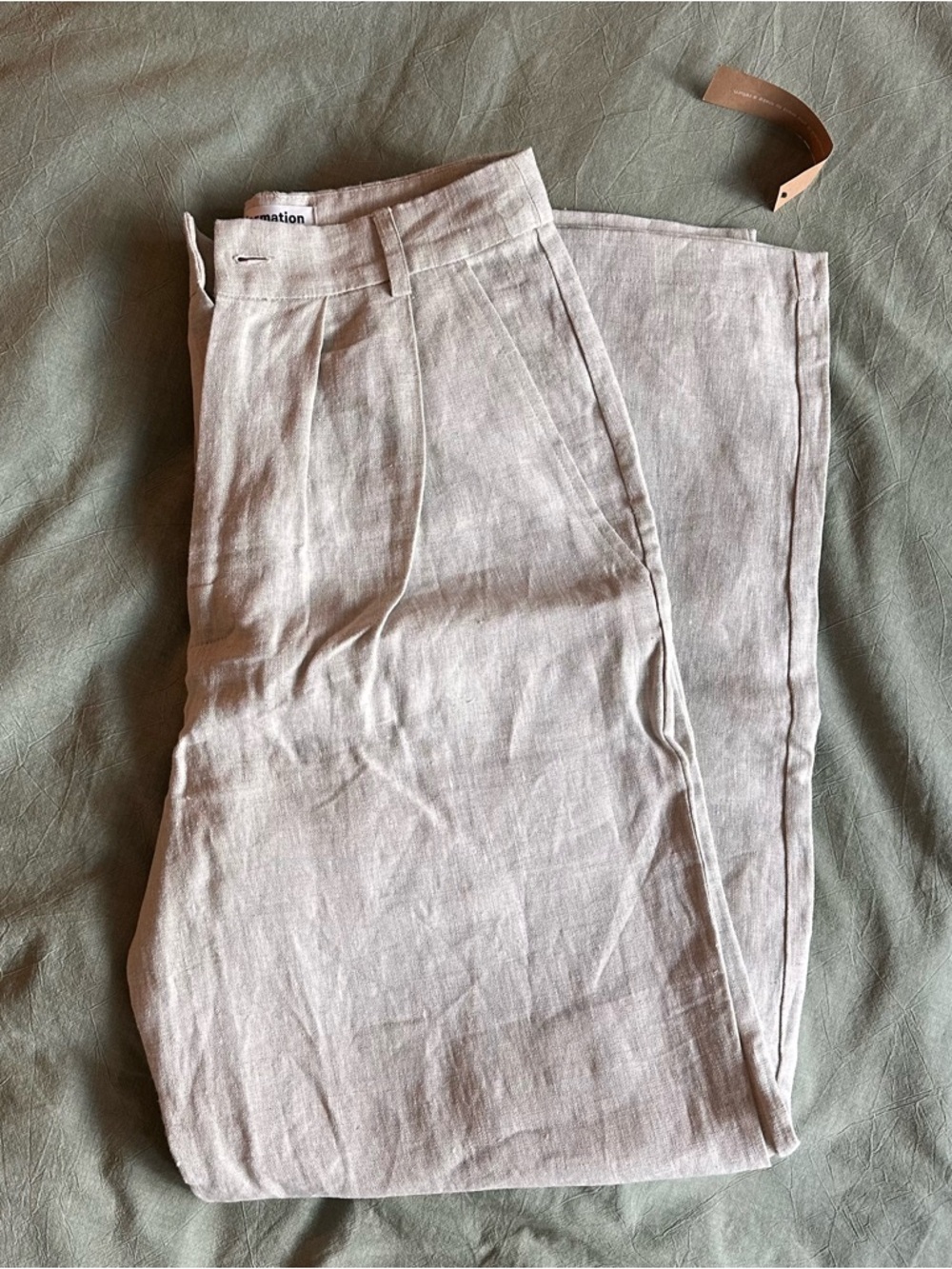 Reformation Women’s Linen Pleated Pants — Light Cream